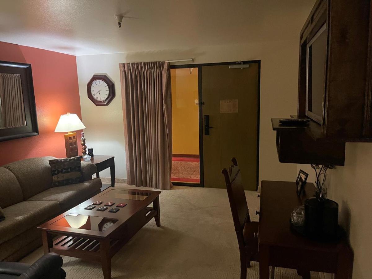 Ramada By Wyndham Viscount Suites Tucson East Buitenkant foto
